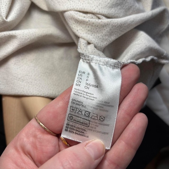 White H&M basic tee - Picture 4 of 4